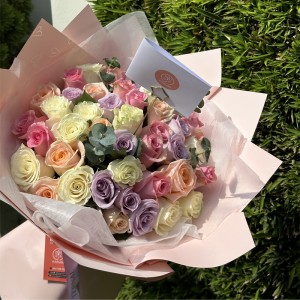 Ramo Buchon rosas colores pastel Ramo Buchon rosas colores pastel