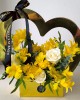 Flores Amarillas Corazón de Astromelias