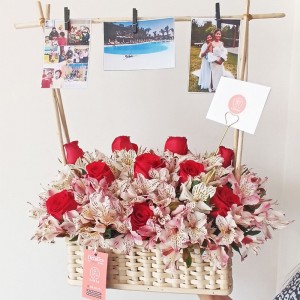 Canasta de rosas y fotos personalizadas Bellos Momentos Canasta de rosas y fotos personalizadas Bellos Momentos